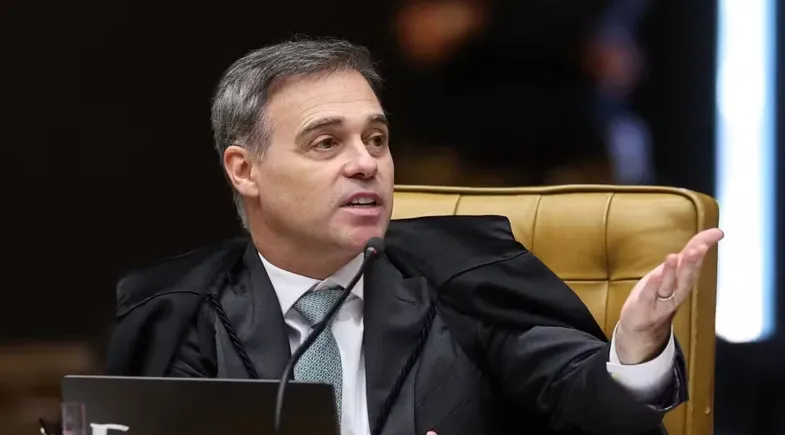 André Mendonça vai relatar ação de Renan Santos contra reajuste do Bolsa Família