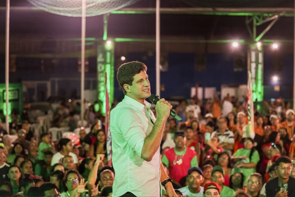 Em Beberibe, João Campos compara gestão do Recife com governo estadual