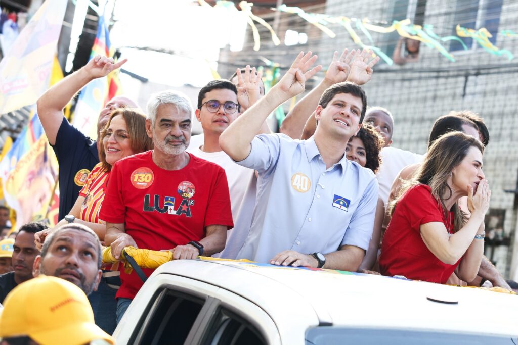 Em carreata, João Campos propõe política estadual de parques, praças e áreas verdes