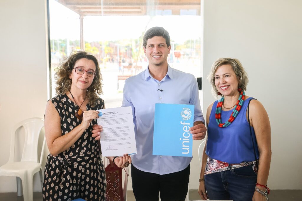João Campos assina carta-compromisso do Unicef para proteção da infância