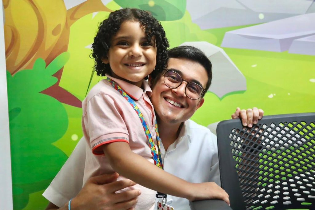 Recife oferece vacinação com realidade virtual para crianças neurodivergentes