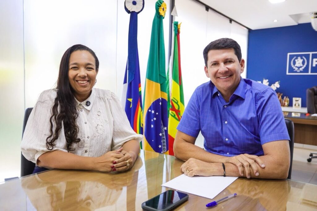 Simão Durando anuncia Pix Tecnológico de R$ 4 mil para profissionais da Educação