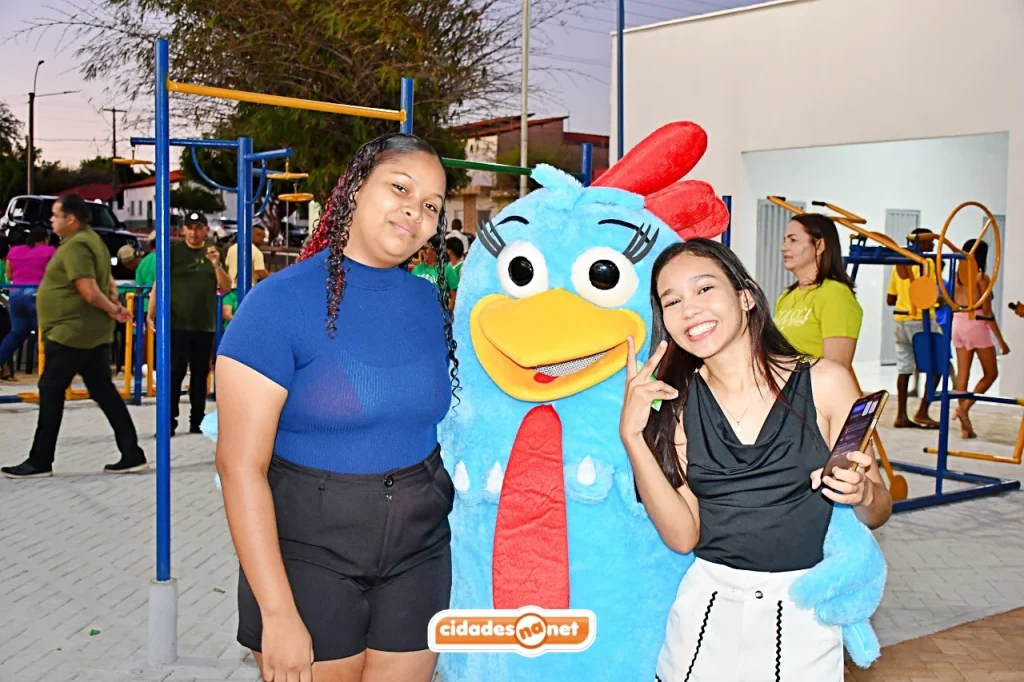 Prefeitura de São João da Varjota inaugura praça, campo society e parquinho infantil