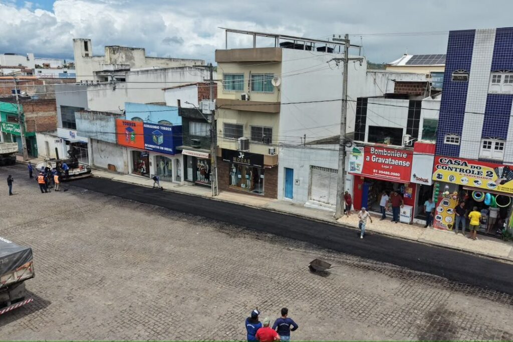 Prefeitura de Gravatá inicia pavimentação do Pátio da Feira Livre