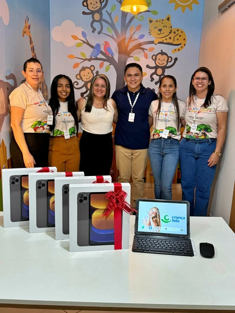 Prefeitura de Jacobina do Piauí entrega tablets e notebook para fortalecer atendimento da Primeira Infância e do Cadastr