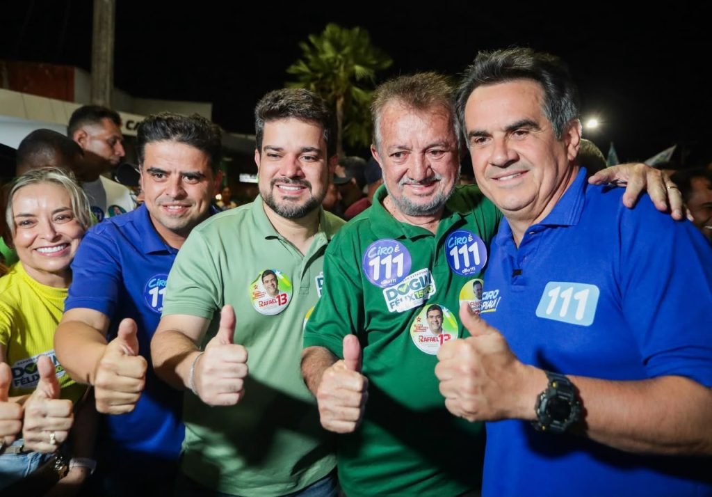 Ciro Nogueira recebe carinho de populares durante carreata em Campo Maior: “Você asfaltou minha rua”
