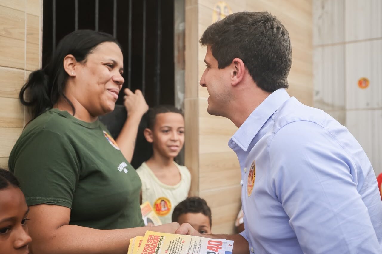 João Campos promete levar pavimentação e saneamento a mais de mil ruas da RMR