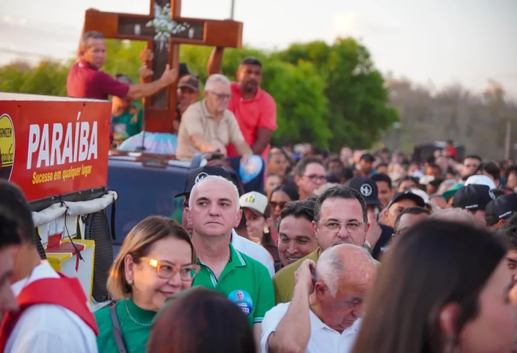 Coronel Feitosa prestigia romaria em Santa Cruz dos Milagres e pede proteção para o povo do Piauí