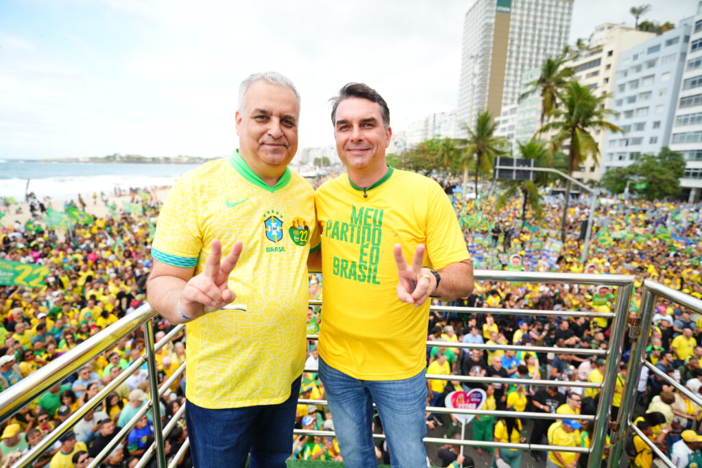 Vice de Flávio Bolsonaro participa de carreata no Agreste neste domingo (20)
